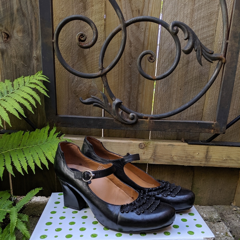 Earthies Black Leather Heels